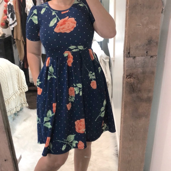 LuLaRoe Dresses & Skirts - Lularoe size small navy floral dress